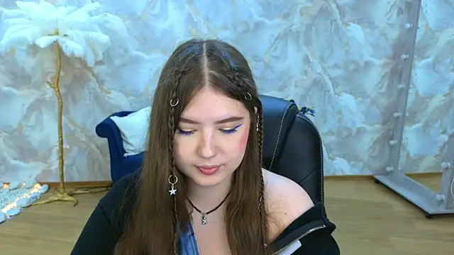 Snapshot of NicoleFoxery chatting on September 11, 6:19 pm NicoleFoxery online show from September 11, 6:19 pm