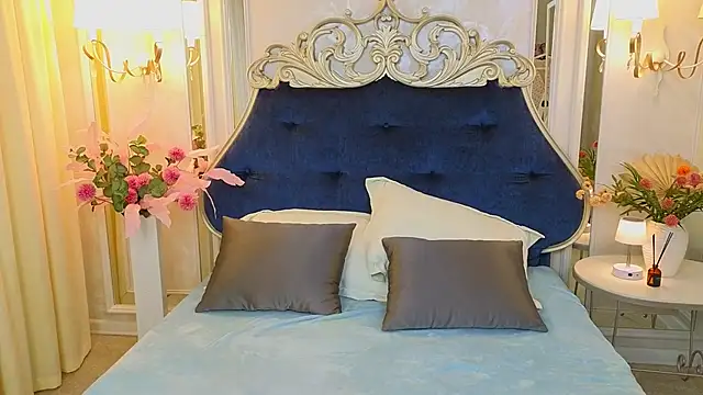 Ariana Petite online show from May 15, 11:34 pm