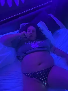 Snapshot of mirandamark2020 chatting on March 25, 2:06 am mirandamark2020 online show from March 25, 2:06 am