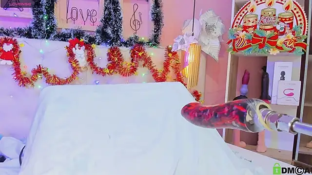 leylla  online show from December 17, 8:10 pm