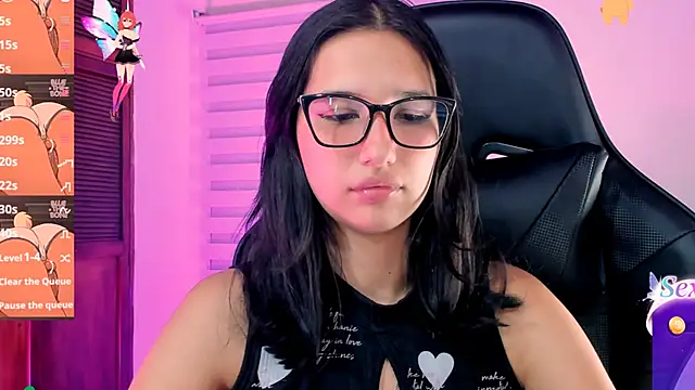 Snapshot of Luniverse chatting on February 5, 12:10 am Luniverse online show from February 5, 12:10 am