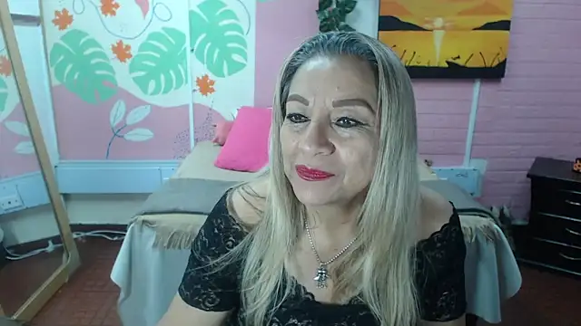 Snapshot of ZAMANTHA chatting on October 4, 3:32 pm ZAMANTHA online show from October 4, 3:32 pm