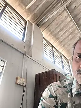 Snapshot of tz143143 chatting on January 19, 8:18 am tz143143 online show from January 19, 8:18 am