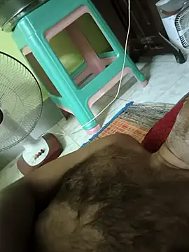 Snapshot of tz143143 chatting on April 5, 8:50 pm tz143143 online show from April 5, 8:50 pm