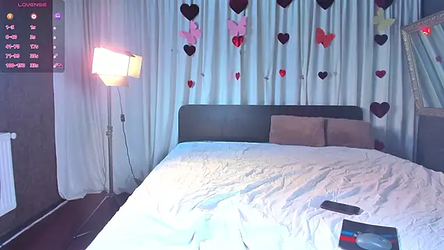 Snapshot of JesikaLooove chatting on February 13, 7:48 am JesikaLooove online show from February 13, 7:48 am