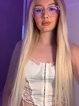 Snapshot of mollyxxx chatting on January 5, 12:31 am mollyxxx online show from January 5, 12:31 am
