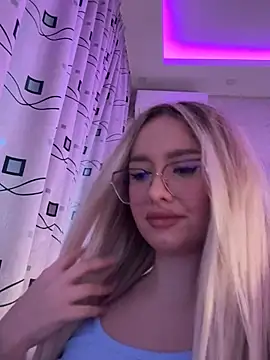 Snapshot of mollyxxx chatting on January 10, 7:04 am mollyxxx online show from January 10, 7:04 am
