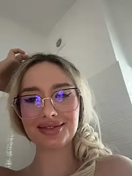 Snapshot of mollyxxx chatting on January 17, 5:32 am mollyxxx online show from January 17, 5:32 am