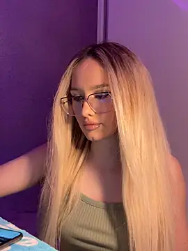 Snapshot of mollyxxx chatting on January 22, 4:44 am mollyxxx online show from January 22, 4:44 am