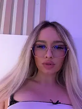 Snapshot of mollyxxx chatting on February 14, 7:49 am mollyxxx online show from February 14, 7:49 am