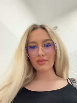 Snapshot of mollyxxx chatting on February 18, 11:33 am mollyxxx online show from February 18, 11:33 am