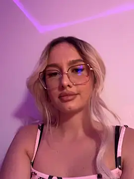 Snapshot of mollyxxx chatting on September 25, 10:13 pm mollyxxx online show from September 25, 10:13 pm