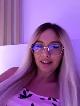 Snapshot of mollyxxx chatting on October 1, 1:44 am mollyxxx online show from October 1, 1:44 am