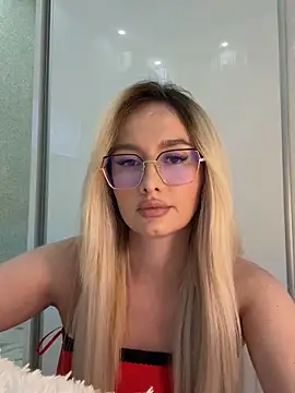 Snapshot of mollyxxx chatting on October 3, 2:30 am mollyxxx online show from October 3, 2:30 am