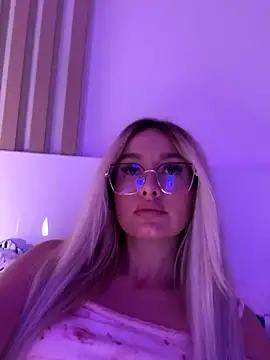 Snapshot of mollyxxx chatting on October 5, 1:59 am mollyxxx online show from October 5, 1:59 am