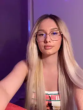 Snapshot of mollyxxx chatting on October 8, 1:25 am mollyxxx online show from October 8, 1:25 am