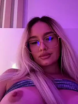 Snapshot of mollyxxx chatting on October 9, 2:31 am mollyxxx online show from October 9, 2:31 am