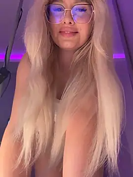 Snapshot of mollyxxx chatting on October 11, 1:49 am mollyxxx online show from October 11, 1:49 am