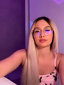 Snapshot of mollyxxx chatting on October 13, 3:17 am mollyxxx online show from October 13, 3:17 am