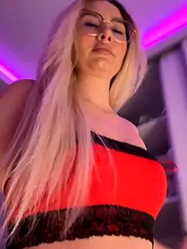 Snapshot of mollyxxx chatting on November 22, 5:50 am mollyxxx online show from November 22, 5:50 am