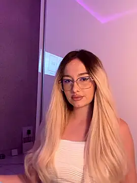 Snapshot of mollyxxx chatting on January 8, 2:25 am mollyxxx online show from January 8, 2:25 am