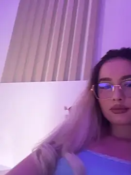 Snapshot of mollyxxx chatting on February 4, 2:17 am mollyxxx online show from February 4, 2:17 am