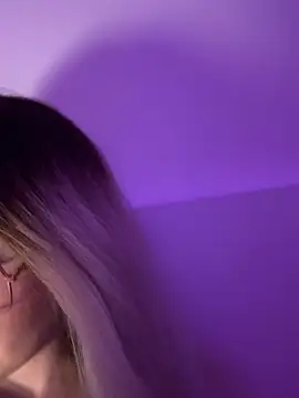 Snapshot of mollyxxx chatting on February 5, 1:43 am mollyxxx online show from February 5, 1:43 am