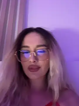 Snapshot of mollyxxx chatting on February 10, 2:26 am mollyxxx online show from February 10, 2:26 am