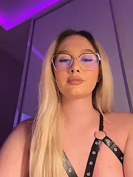 mollyxxx online show from April 30, 1:23 am