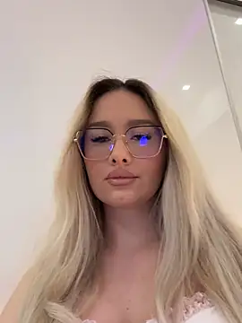 mollyxxx online show from May 3, 2:39 am