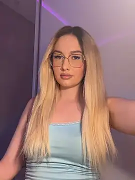 mollyxxx online show from May 13, 8:01 am