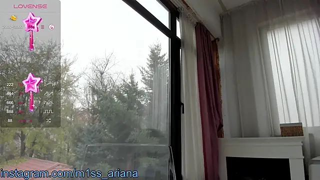 Snapshot of Miss_Ariana_ chatting on December 11, 10:36 am Miss Ariana online show from December 11, 10:36 am
