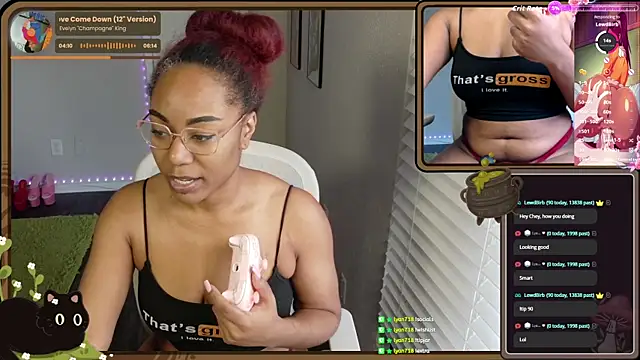 Snapshot of Cheybaaee chatting on March 31, 5:13 pm Cheybaaee online show from March 31, 5:13 pm