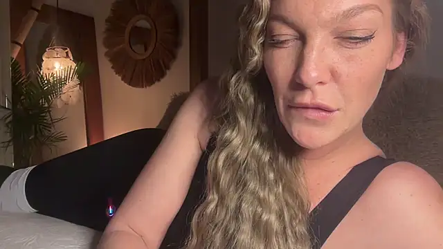 Snapshot of cyberchickie_maria chatting on March 22, 8:59 pm cyberchickie maria online show from March 22, 8:59 pm