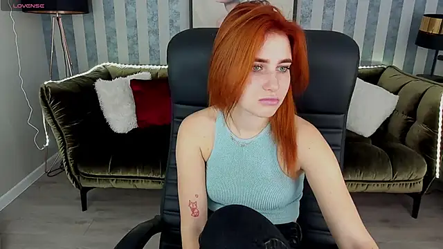 EmilyFoxxi online show from December 6, 10:27 am