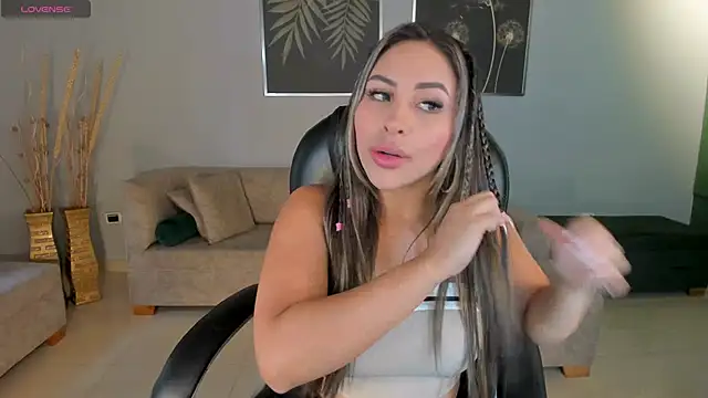 Snapshot of MiaRoberts1 chatting on January 10, 7:21 pm MiaRoberts1 online show from January 10, 7:21 pm