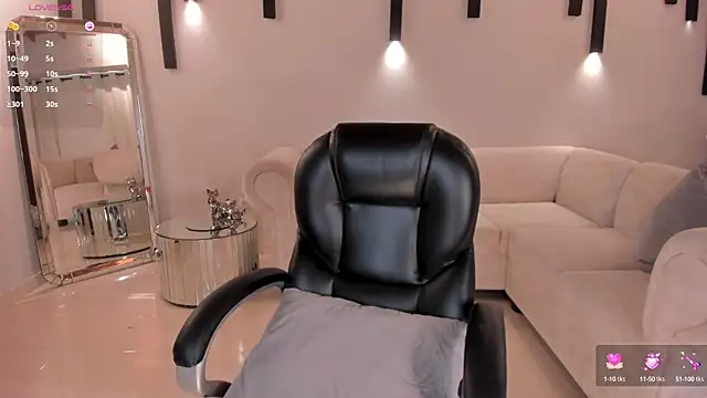 Snapshot of MiaRoberts1 chatting on January 24, 6:25 pm MiaRoberts1 online show from January 24, 6:25 pm