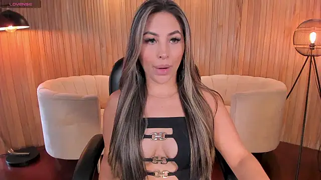 Snapshot of MiaRoberts1 chatting on January 29, 6:18 pm MiaRoberts1 online show from January 29, 6:18 pm