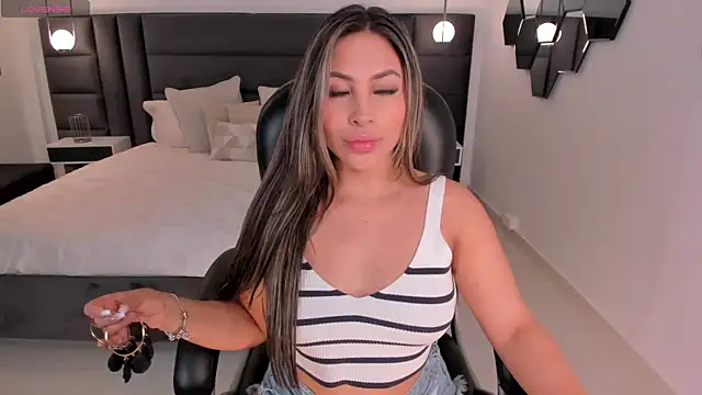 Snapshot of MiaRoberts1 chatting on February 24, 7:41 pm MiaRoberts1 online show from February 24, 7:41 pm