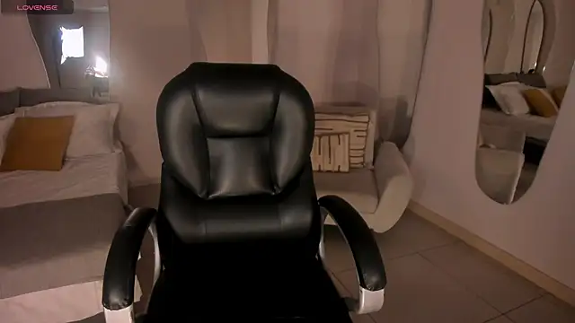 Snapshot of MiaRoberts1 chatting on October 22, 12:38 pm MiaRoberts1 online show from October 22, 12:38 pm