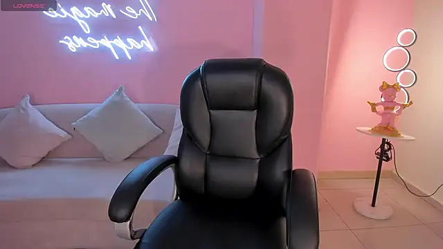 Snapshot of MiaRoberts1 chatting on November 3, 5:25 pm MiaRoberts1 online show from November 3, 5:25 pm