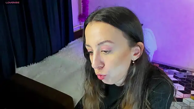 Snapshot of CurlySteph chatting on December 19, 7:29 pm CurlySteph online show from December 19, 7:29 pm