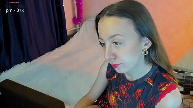 Snapshot of CurlySteph chatting on January 18, 6:43 pm CurlySteph online show from January 18, 6:43 pm