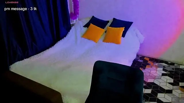 Snapshot of CurlySteph chatting on February 14, 11:09 pm CurlySteph online show from February 14, 11:09 pm