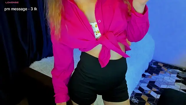 Snapshot of CurlySteph chatting on March 1, 9:18 am CurlySteph online show from March 1, 9:18 am