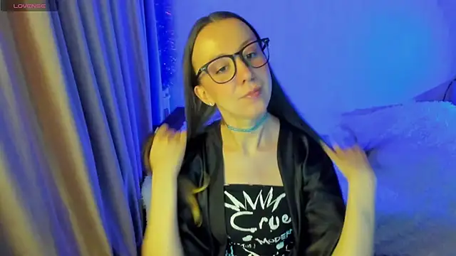 Snapshot of CurlySteph chatting on October 31, 4:30 pm CurlySteph online show from October 31, 4:30 pm