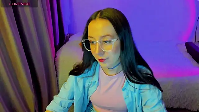 CurlySteph online show from March 26, 4:01 pm