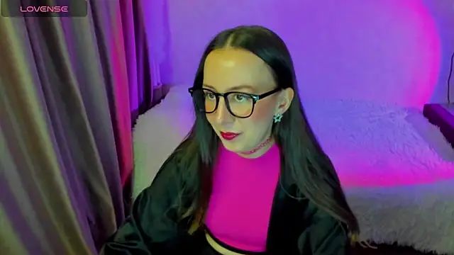 CurlySteph online show from March 27, 5:45 pm