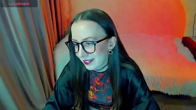 CurlySteph online show from March 29, 6:30 pm