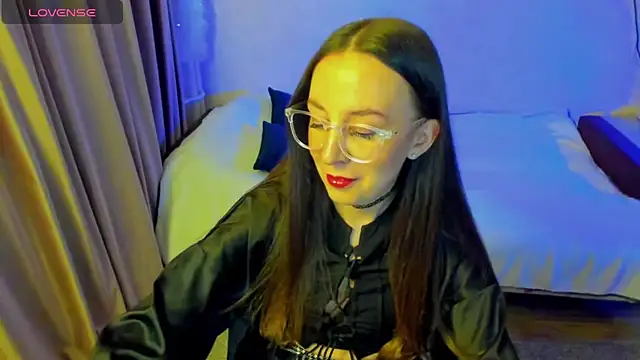 CurlySteph online show from May 5, 5:21 pm